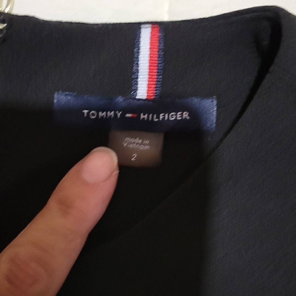 Tommy Hilfiger black sheath dress sz 2 gold button Sleeve Detail - Picture 5 of 10